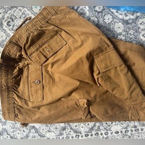 Men’s tan cargos